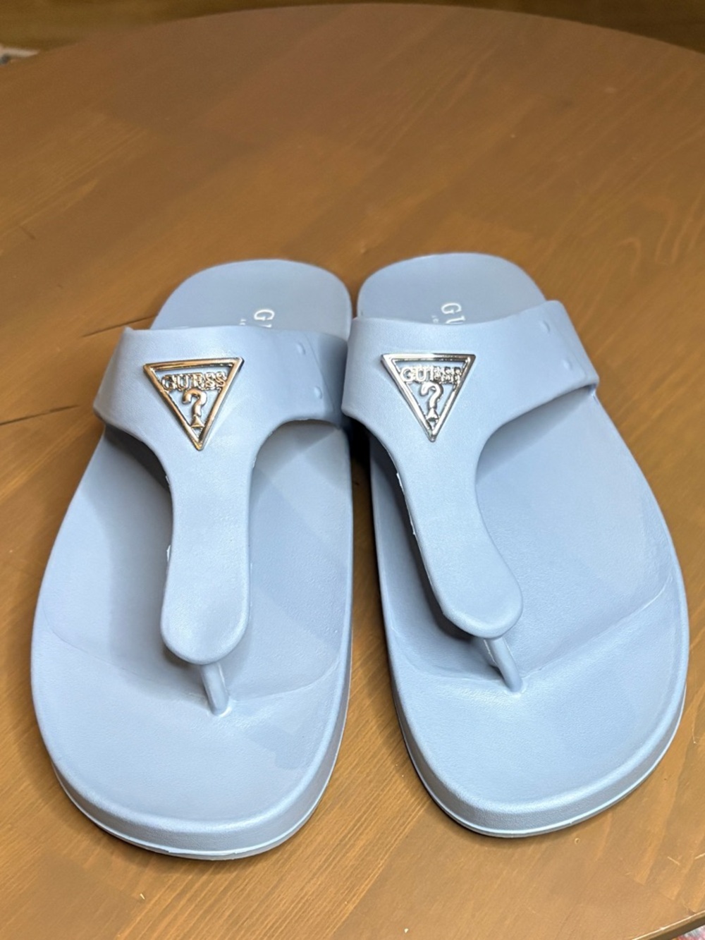 Guess Light Blue Periwinkle Thong Sandals Coastal Beach Size 9M  NWOT